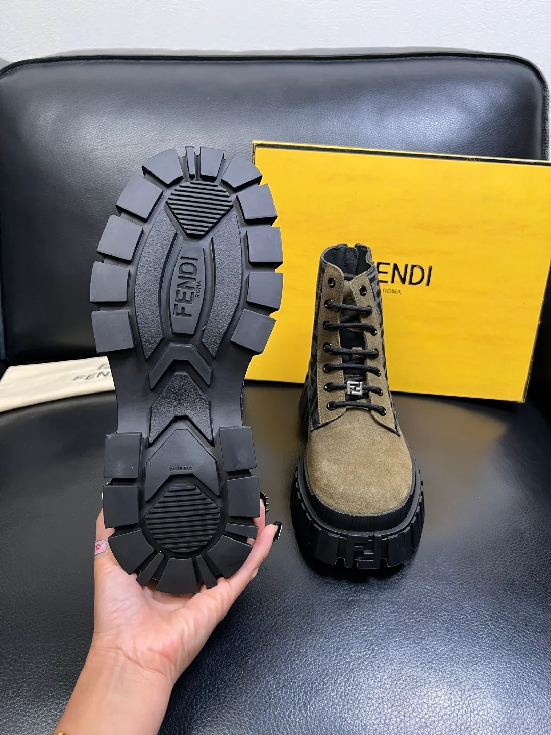 Men's shoes 💰900 FENDI High-quality top craftsmanship, Fendi boots high-top counter synchronization, original factory configuration imported Italian cowhide fly-knit fabric, imported cowhide lining, breathable and comfortable, soles: original soles specially provided by the original factory, original factory and single goods are welcome to compare, code number 39-44 (customized 38 45)